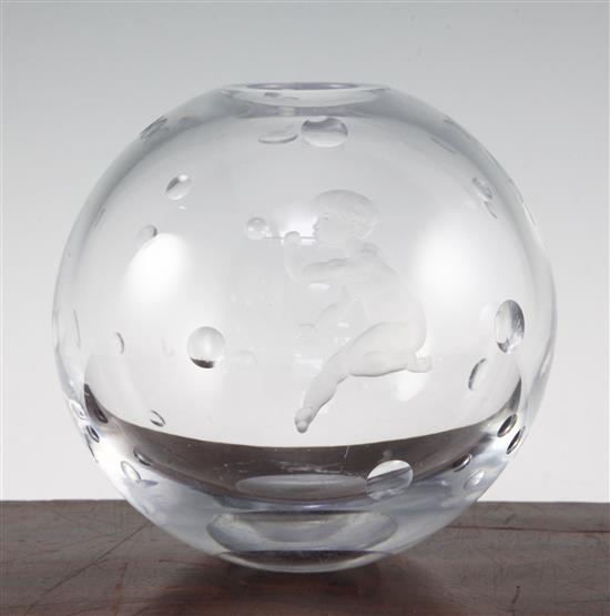 Vicke Lindstrand for Orrefors. A globular glass vase, c.1939, 17.5cm